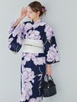 画像9: 【即日発送】ライラック牡丹ネイビー浴衣 【浴衣３点セット 浴衣/帯/下駄】OBI-hira-100-ok-15-WxW / HIMO-900-yn-3-GYxGD / YA-1027-wk-PL / GETA-01-kj-3-IV/ [/OF01] (9)