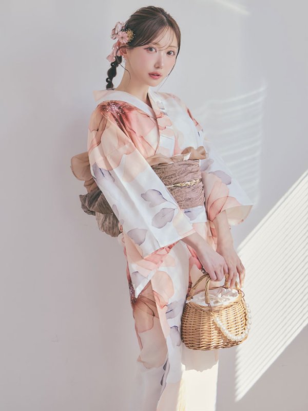 モデル：菅野結以　身長：163cm