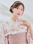 画像16: 1人で簡単に着られる！ワンピース浴衣セット ピンクフラワー柄【浴衣4点セット ワンピース/トップス/帯/下駄】OBI-siwa-200-kj-8-P / HIMO-900-yn-8-P / HEKO-800-sb-5-W / YA-1079-kj-7-W / GETA-01-kj-7-P/ [YMT] (16)