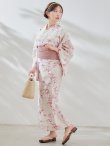 画像9: 1人で簡単に着られる！ワンピース浴衣セット ピンクフラワー柄【浴衣4点セット ワンピース/トップス/帯/下駄】OBI-siwa-200-kj-8-P / HIMO-900-yn-8-P / HEKO-800-sb-5-W / YA-1079-kj-7-W / GETA-01-kj-7-P/ [YMT] (9)