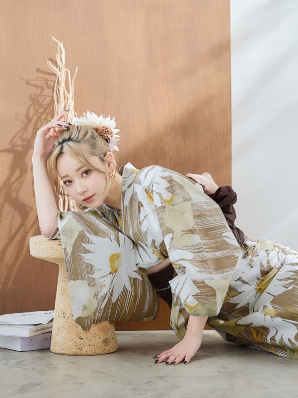 画像16: 【浴衣セール！】【即日発送】大人グリーンベージュフラワー浴衣  【浴衣３点セット 浴衣/帯/下駄】[YMT] (16)