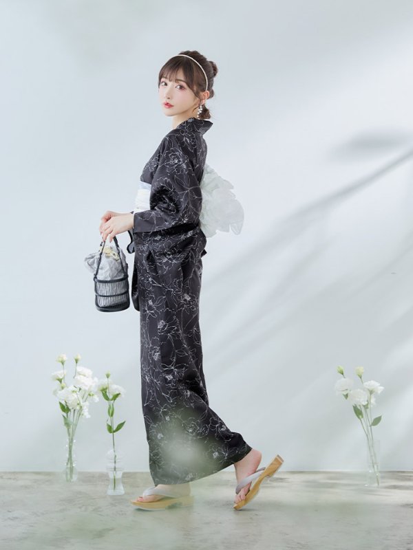 画像13: 【即日発送】ブラック×線画フラワー浴衣  【浴衣３点セット 浴衣/帯/下駄】OBI-siwa-202-ok-6-W / HIMO-900-yn-5-IV / HEKO-800-sb-5-W / YA-1079-kj-8-W / GETA-03-ok-2-P[YMT] (13)