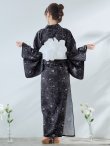 画像17: 【即日発送】ブラック×線画フラワー浴衣  【浴衣３点セット 浴衣/帯/下駄】OBI-siwa-202-ok-6-W / HIMO-900-yn-5-IV / HEKO-800-sb-5-W / YA-1079-kj-8-W / GETA-03-ok-2-P[YMT] (17)