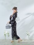 画像5: 【即日発送】ブラック×線画フラワー浴衣  【浴衣３点セット 浴衣/帯/下駄】OBI-siwa-202-ok-6-W / HIMO-900-yn-5-IV / HEKO-800-sb-5-W / YA-1079-kj-8-W / GETA-03-ok-2-P[YMT] (5)