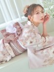 画像1: 【即日発送】ピンクベージュ×ホワイトローズ浴衣  【浴衣３点セット 浴衣/帯/下駄】[YMT] (1)