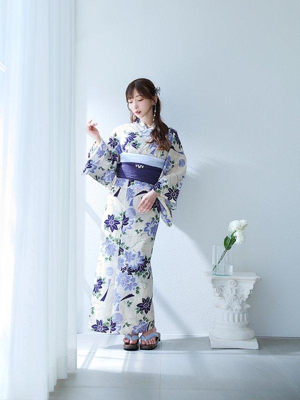 画像5: 【即日発送】白地に凛と咲くクレマチス柄浴衣  【浴衣３点セット 浴衣/帯/下駄】[YMT] (5)