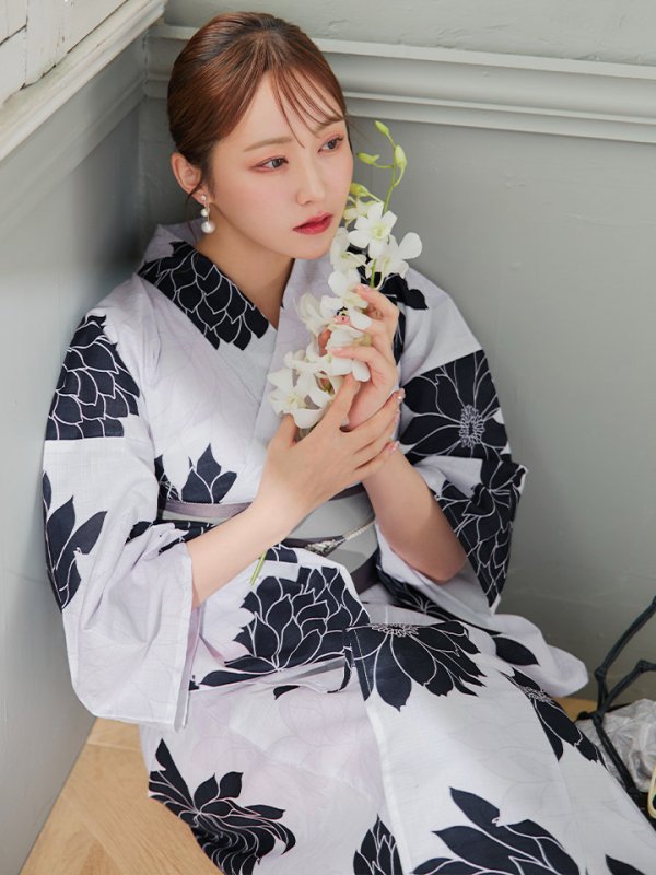 画像2: 【即日発送】モノトーンダリア柄浴衣  【浴衣３点セット 浴衣/帯/下駄】[YMT] (2)