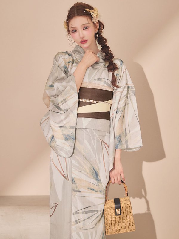 モデル：明日花キララ 身長：162cm 着用サイズ：Fサイズ