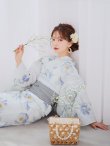 画像1: 【即日発送】 ホワイト×アイシーフラワー浴衣  【浴衣３点セット 浴衣/帯/下駄】OBI-siwa-202-ok-8-GY / HIMO-900-yn-4-GYxGY / HEKO-800-sb-5-W / YA-1023-wk-IV / GETA-02-ok-4-MOC/ [/YMT] (1)