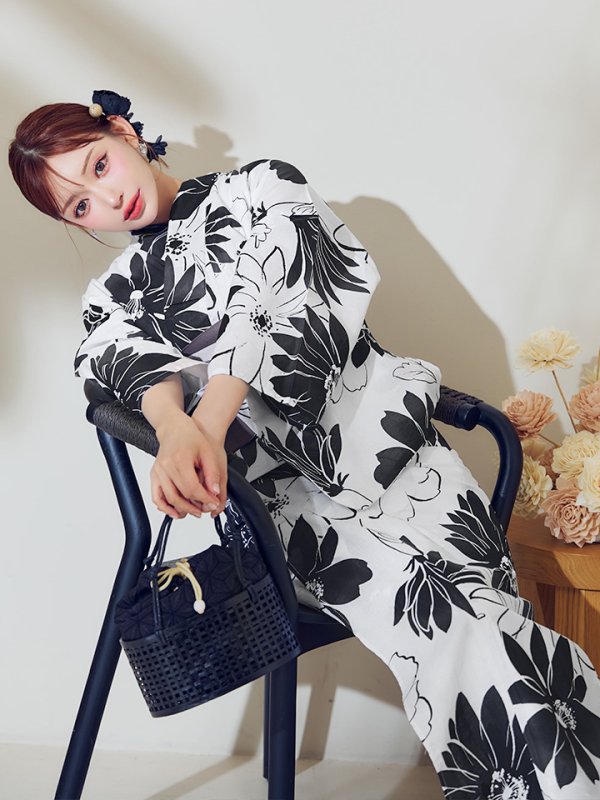 新品未使用　完売品　浴衣　モノトーン　花　モダン 新品未使用 完売品 浴衣 モノトーン 花 モダン