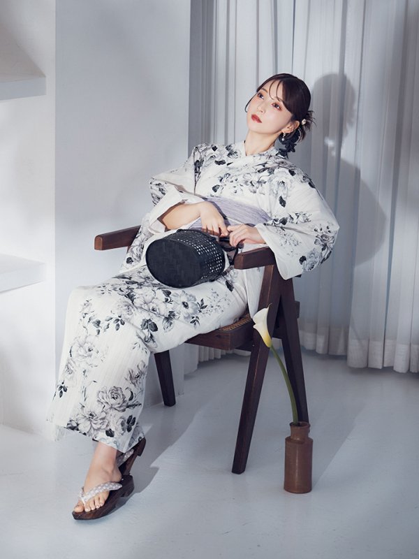 画像8: 【即日発送】モノトーンフラワー浴衣  【浴衣３点セット 浴衣/帯/下駄】[OF04] (8)