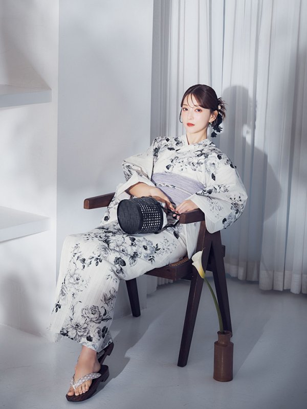 画像9: 【即日発送】モノトーンフラワー浴衣  【浴衣３点セット 浴衣/帯/下駄】[OF04] (9)