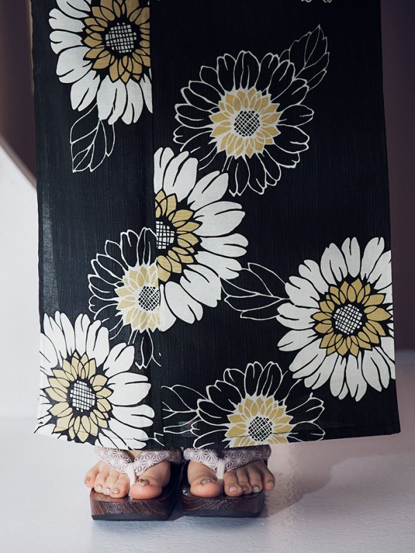 画像17: 【即日発送】向日葵柄黒色浴衣  【浴衣３点セット 浴衣/帯/下駄】[OF04] (17)