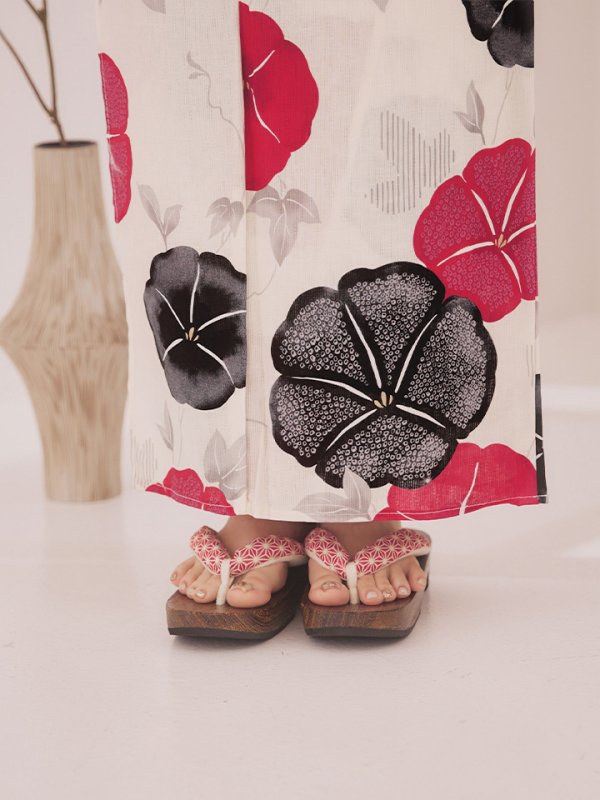 画像17: 【即日発送】紅色と黒の朝顔柄浴衣 【浴衣3点セット 浴衣/帯/下駄】 [YMT] (17)