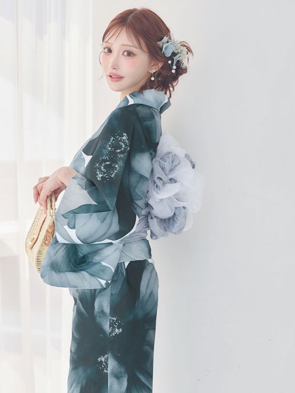 モデル：明日花キララ 身長：162cm 着用サイズ：Fサイズ