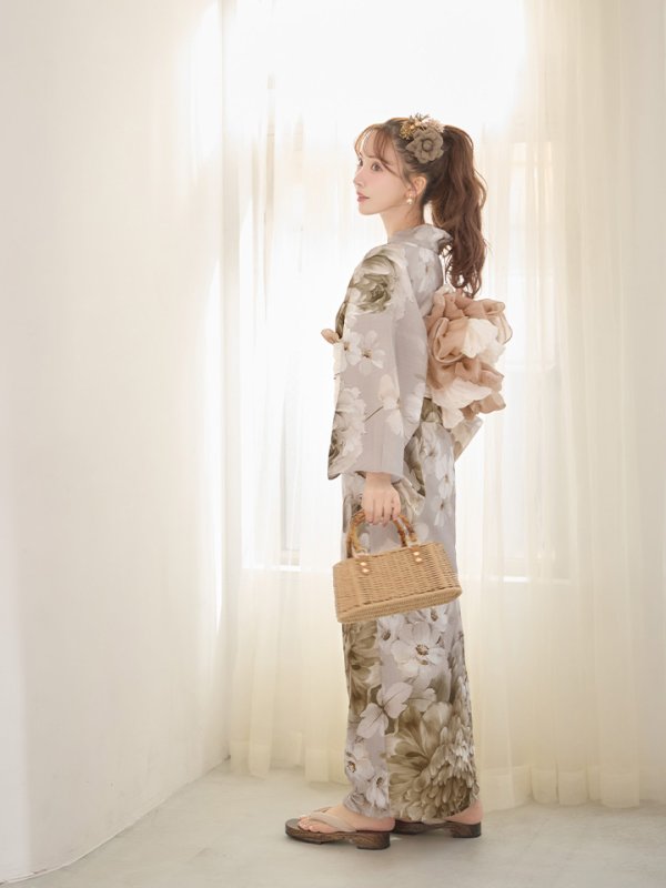 モデル：三上悠亜　身長：159cm　着用サイズ：Fサイズ