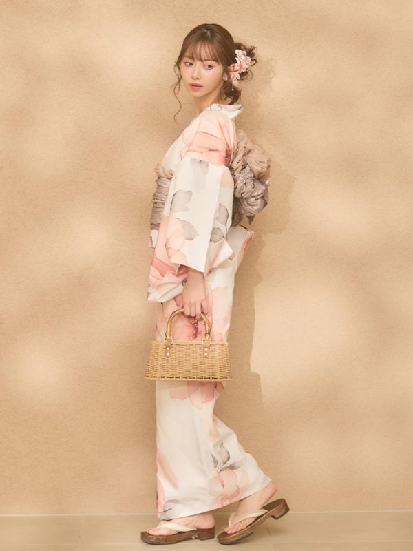 モデル：にじほ　身長：159cm　着用サイズ：Fサイズ