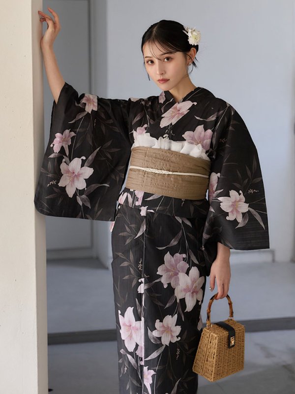 画像8: 送料無料！ホワイトリリー黒地浴衣【浴衣３点セット 浴衣/帯/下駄】[OF04]【予約 / 6月中旬発送予定】 (8)