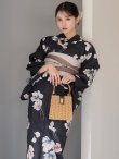 画像1: 送料無料！【即日発送】フローラルブラック浴衣【浴衣３点セット 浴衣/帯/下駄】[OF04] (1)