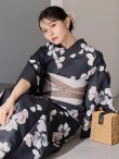 画像2: 送料無料！【即日発送】フローラルブラック浴衣【浴衣３点セット 浴衣/帯/下駄】[OF04] (2)