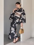 画像9: 送料無料！【即日発送】フローラルブラック浴衣【浴衣３点セット 浴衣/帯/下駄】[OF04] (9)