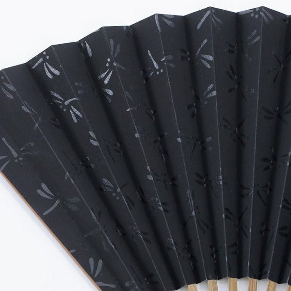 画像2: 【即日発送】【浴衣小物/扇子】黒トンボ柄扇子【1カラー】【YMT】 (2)