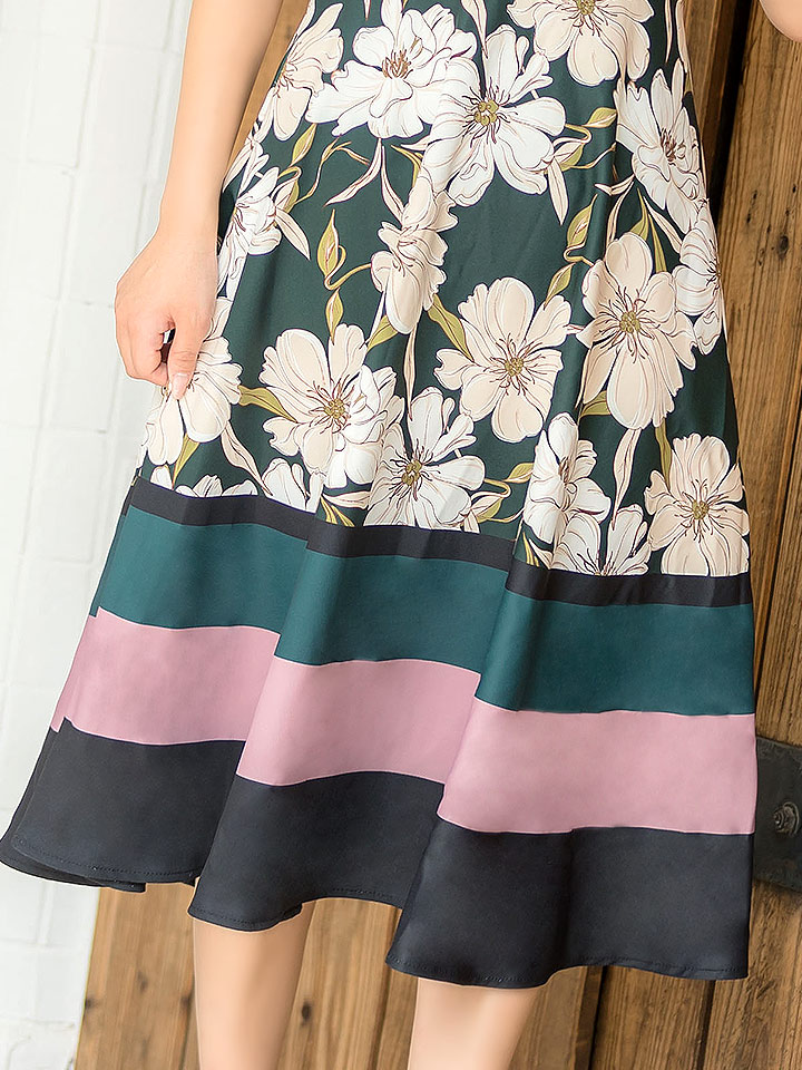 グリーンベージュ花柄レトロワンピース ミディアム丈 フレアー ワンピース 花柄 ボーダー ベルト 胸元隠し 背中隠し キャバドレス S Lサイズ 2カラー Of08 Yn Dz